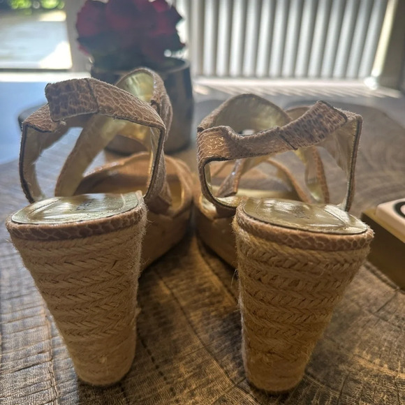 Tan and cream wedges gorgeous comfortable wedges size women’s 9 - Picture 5 of 5